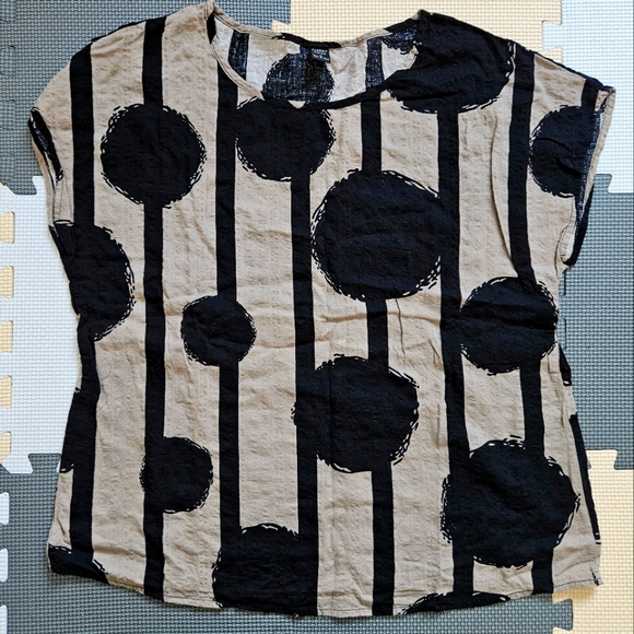 NWOT bold print blouse - Picture 2 of 3